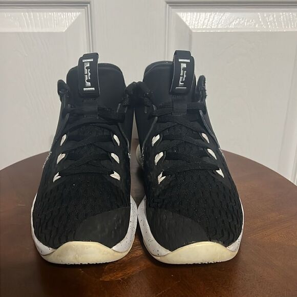 ? Nike LeBron Witness V5 Black/White Basketball Shoes LEBRON JAMES - Sz 8 - GUC main image 14